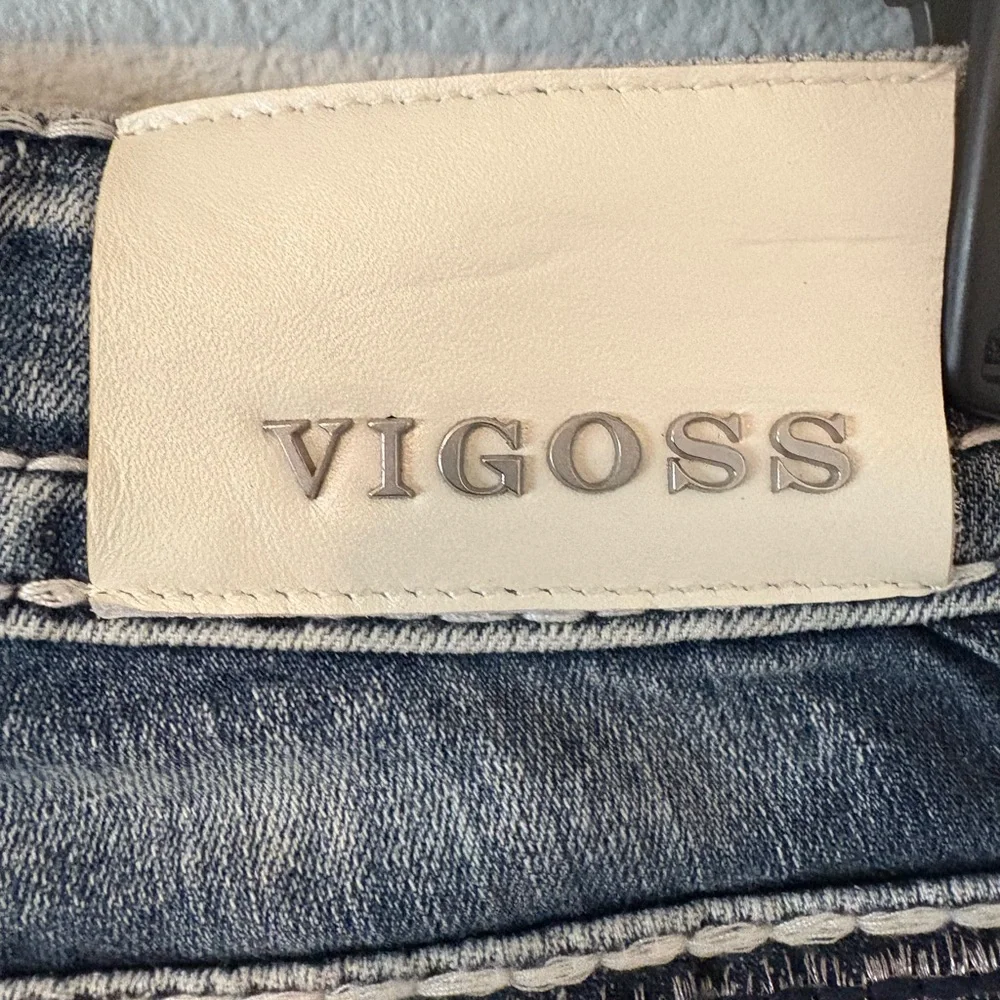Vigoss Blue Ankle Cropped Jeans with Distressed Look - Picture 2 of 4